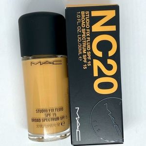 MAC Studio Fix Fluid Foundation NC20